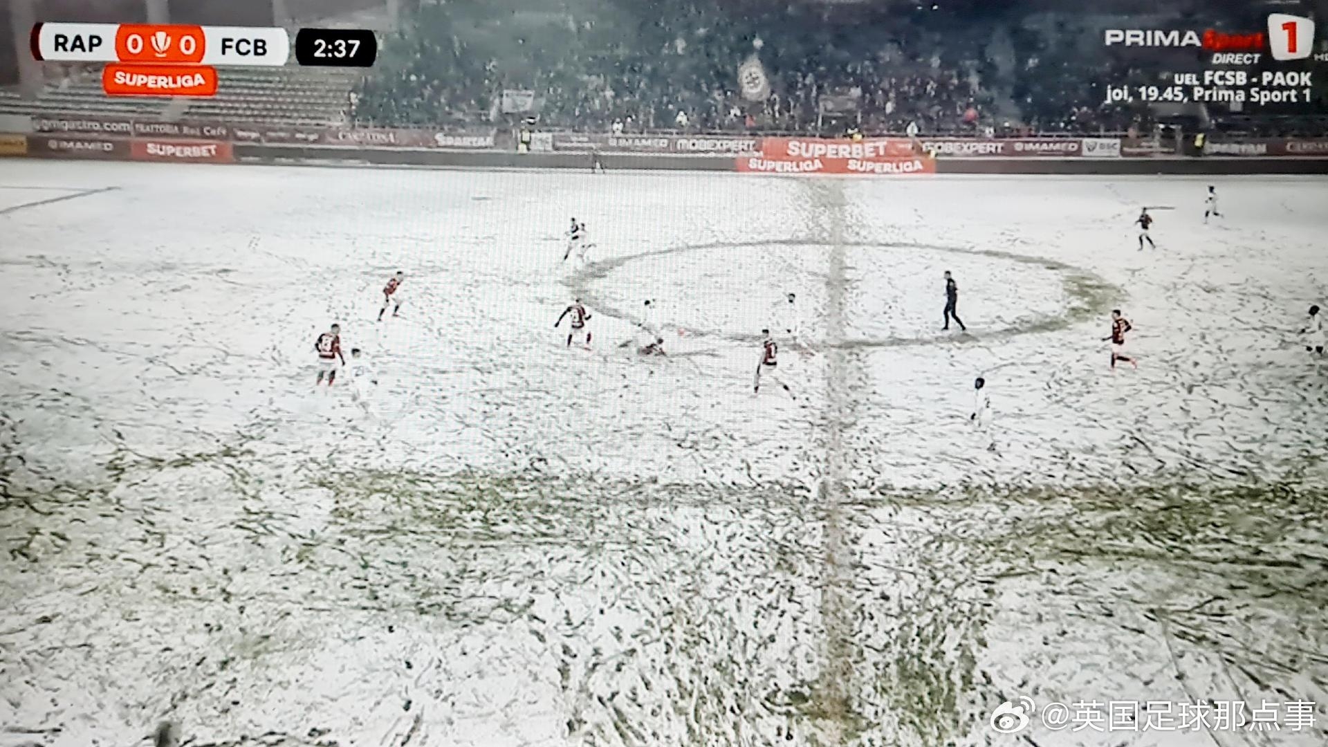 昨晚的羅馬尼亞聯賽,場內下大雪,客隊還被允許穿白色球衣……