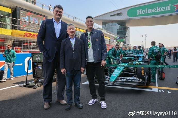  聯動F1！翟曉川曬與姚明、阿隆索、范志毅、周冠宇等的合照