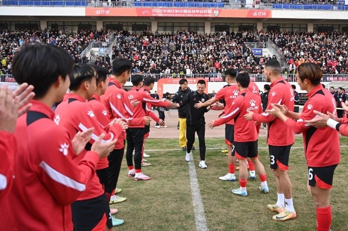  今日賽前，俱樂部為前球員馬曉磊及文爍舉行了退役儀式