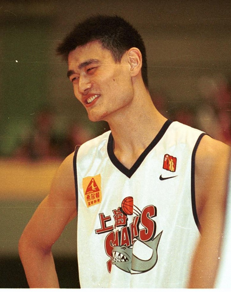 2002年的今天:姚明季后賽砍35分24板大號兩雙 率領上海擊敗吉林