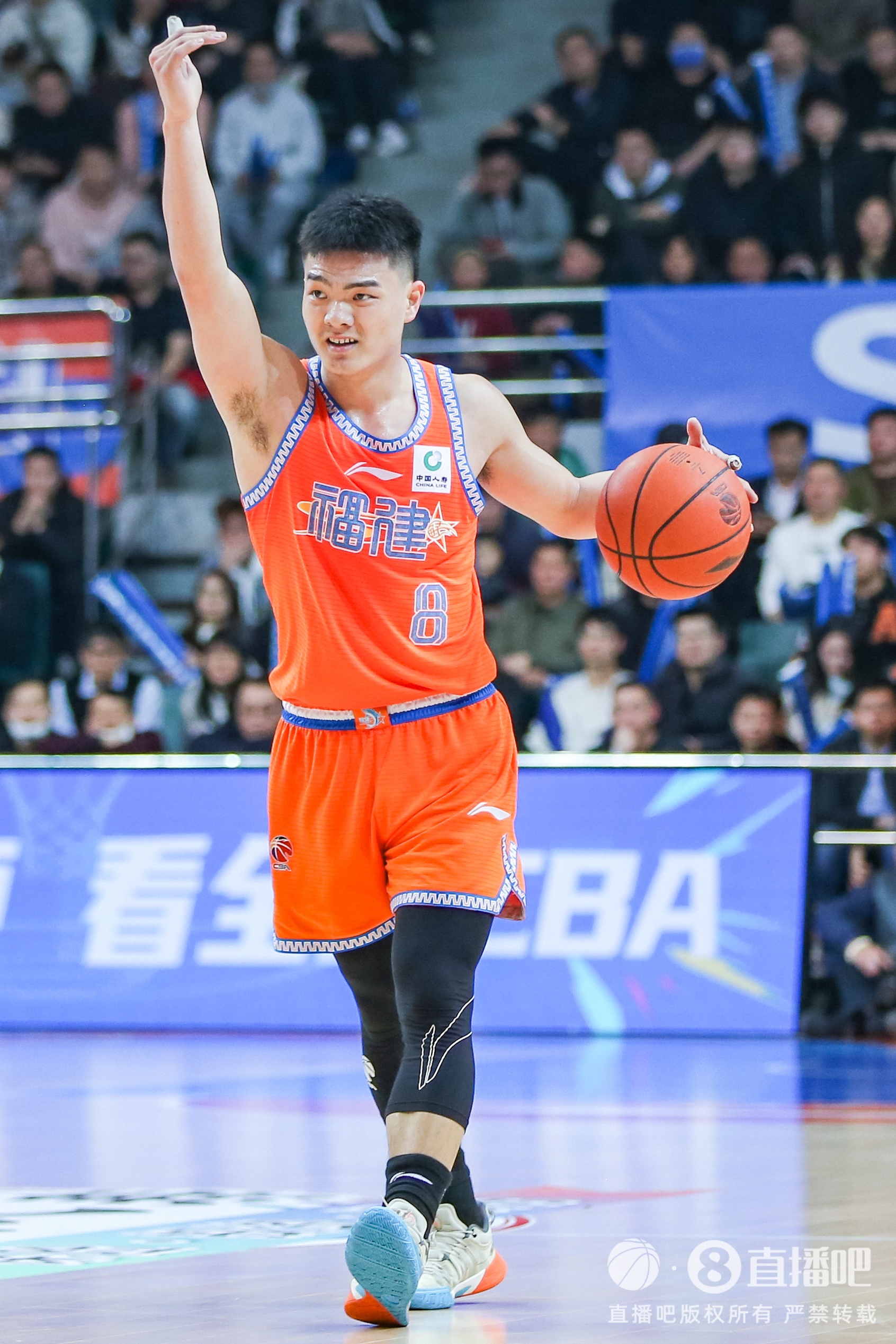 高效替補(bǔ)!黎伊揚11投7中貢獻(xiàn)17分2板4助3斷